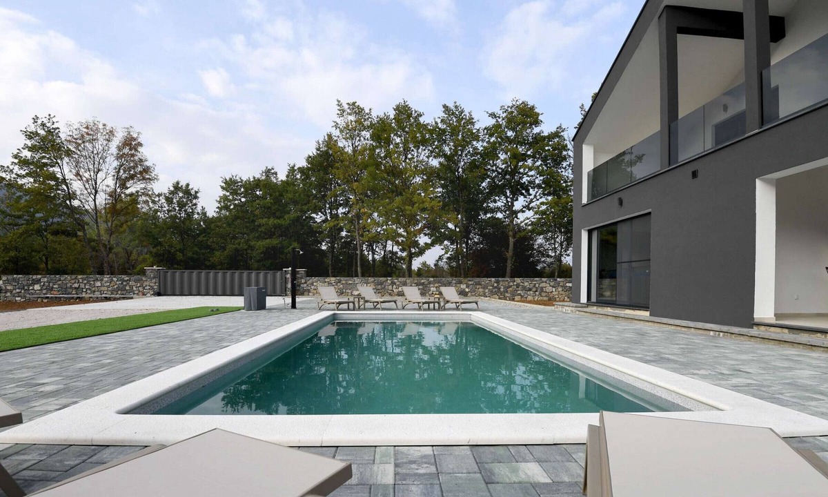 Gracac Villa | Beautiful Villa Mona