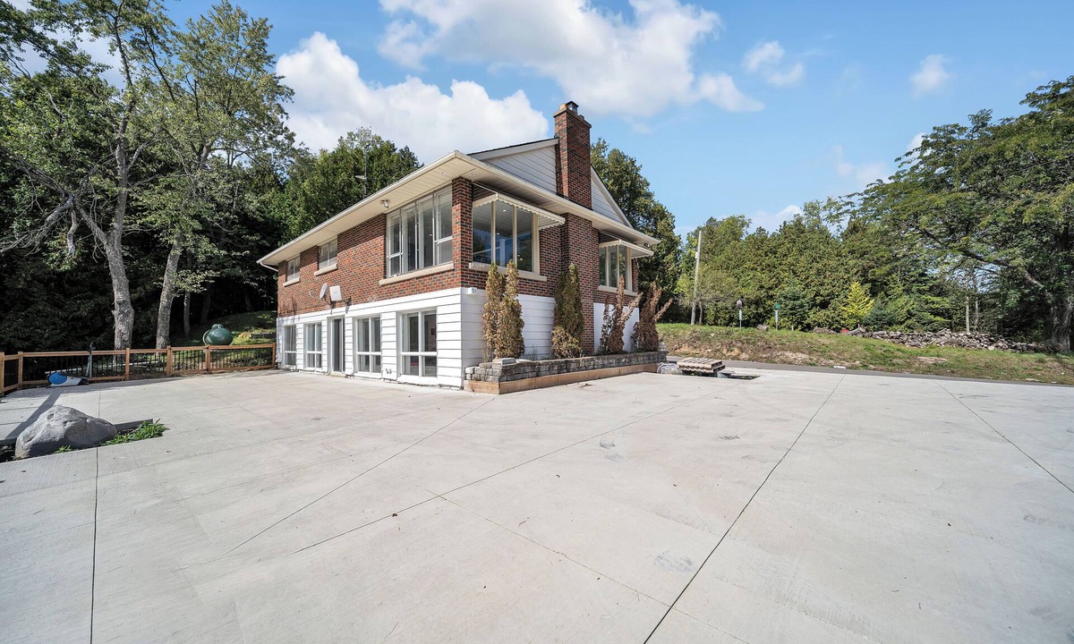 Caledon Other | Beautiful Villa on Hill