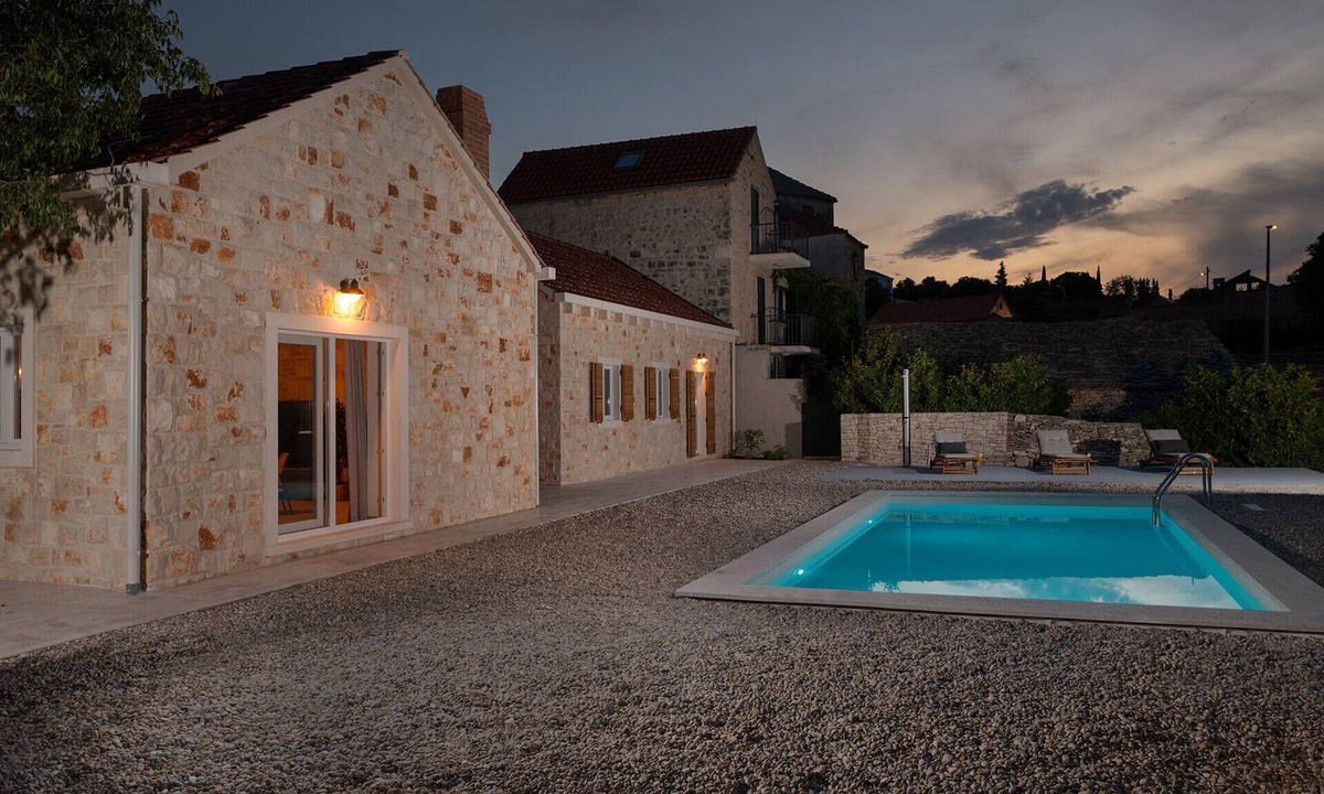 Skrip Villa | Beautiful Villa Tie