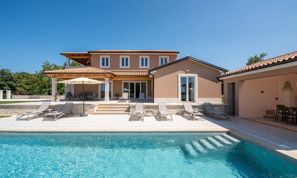 Beram Villa | Beautiful Villa Vita for a holiday with private pool and BBQ for 6 guests