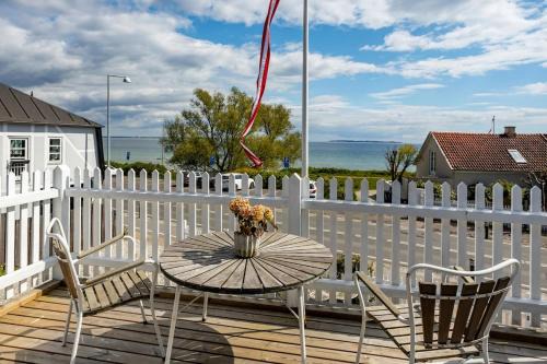 Snekkersten Villa | Beautiful villa with ocean views and a large garden