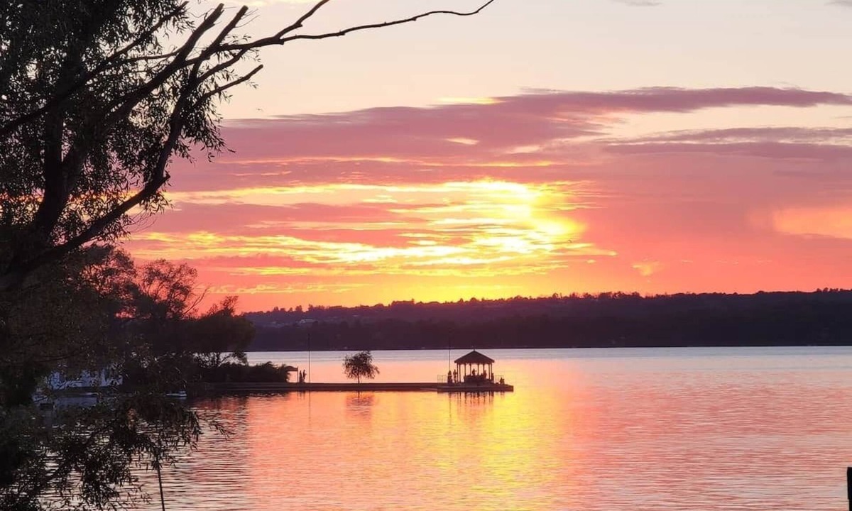 Gores Landing House | Beautiful Waterfront Retreat 1HR Drive FromToronto
