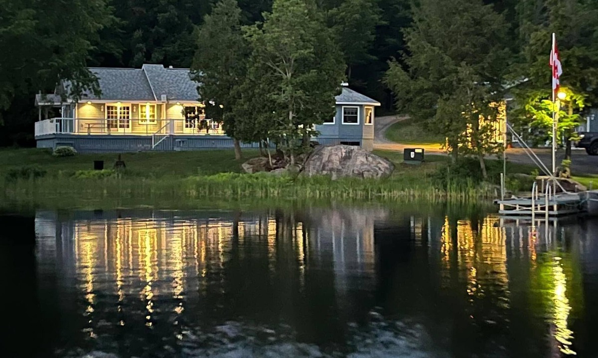Port Loring House | Beautiful waterfront home minutes to Port Loring-family friendly, smoke/pet free