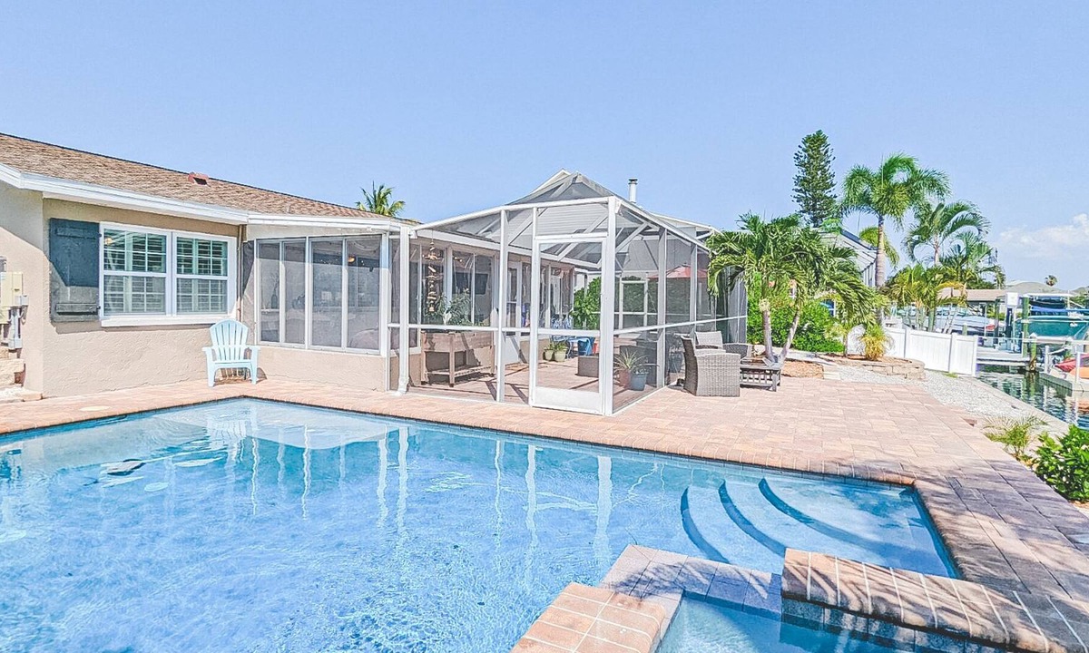 Apollo Beach House | !BEAUTIFUL WATERFRONT HOUSE WITH POOL AND SPA!!