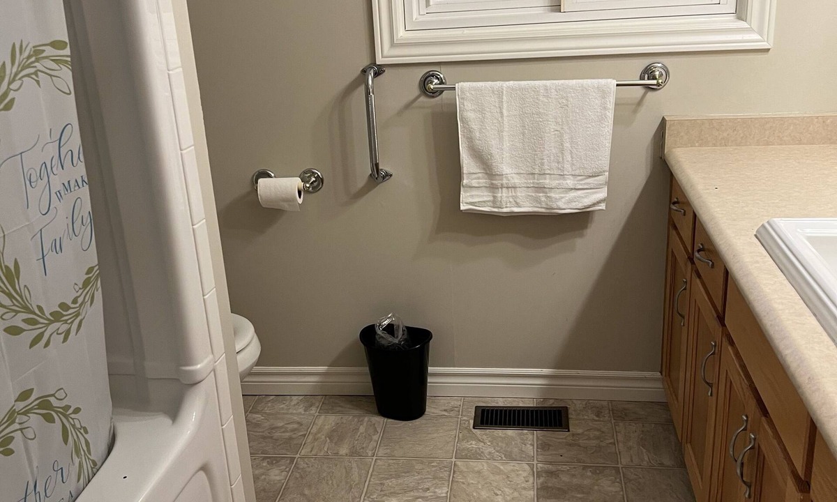 Peterborough Cottage | Beautiful Waterfront Cottage