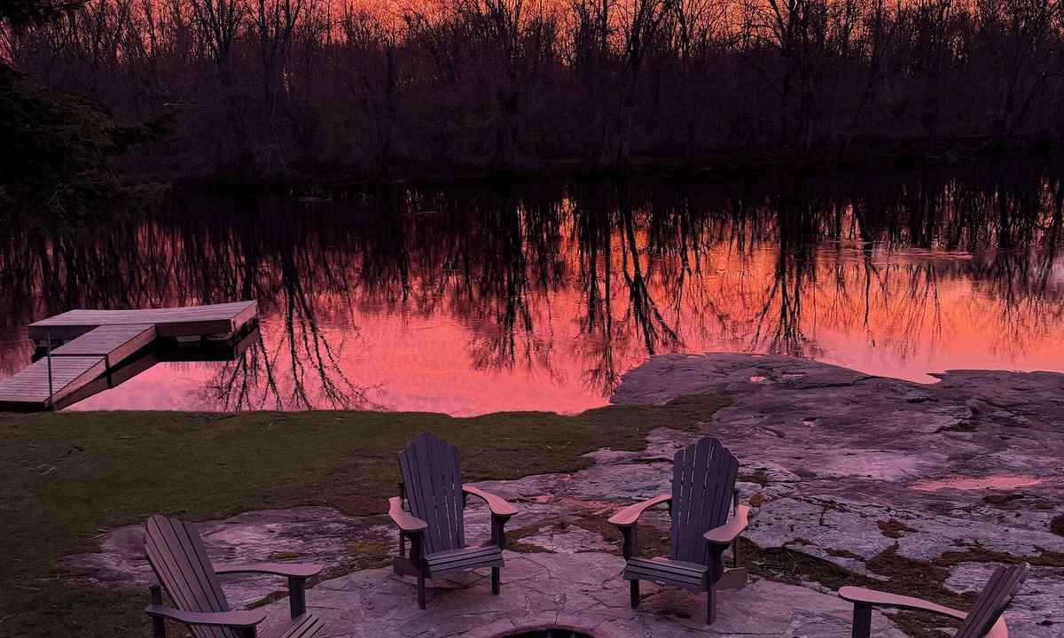 Ivanhoe Cottage | Beautiful waterfront cottage w/hot tub, firepit, fireplace and so much more!