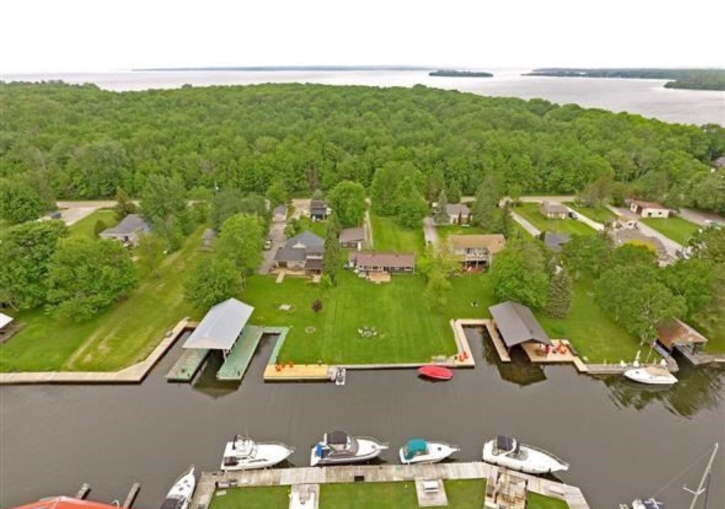 Ramara Cottage | Beautiful Waterfront Cottage - Boater's Paradise