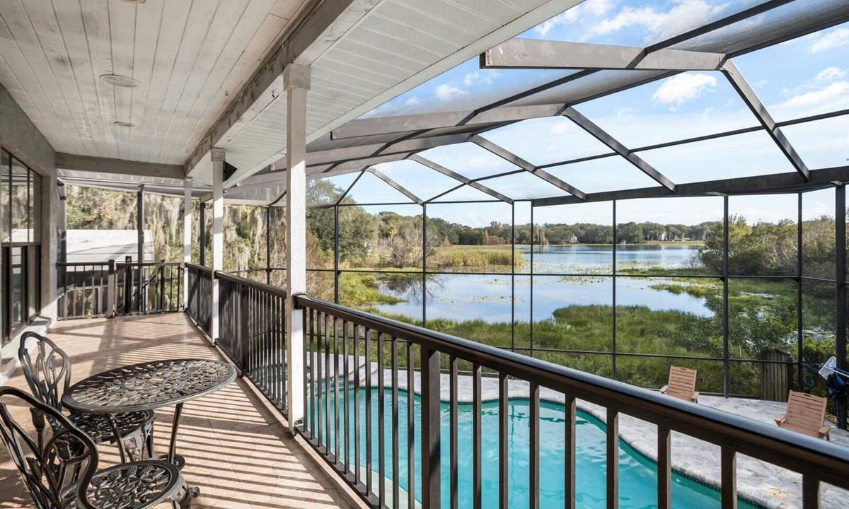 Limona Improvement House | Beautiful Waterfront Home -Pool with Jacuzzi