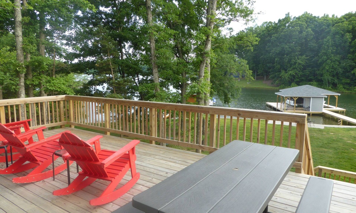 Bumpass House | Beautiful Waterfront Home On Lake Anna