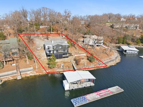 Lake Ozark House | Beautiful waterfront lake home with private dock