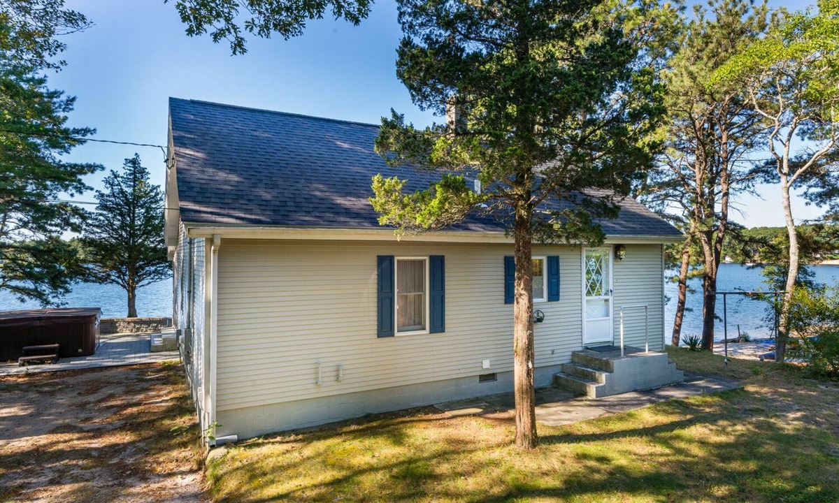 Ponds of Plymouth House | Beautiful, Waterfront Paradise, Close By To Cape Cod & Onset Beach!