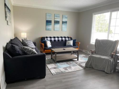 Erie House | Beautiful Waterfront Ranch