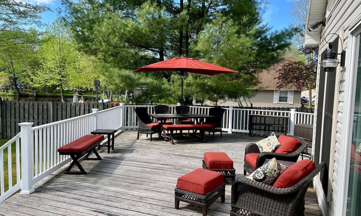 Blossvale House | ~BEAUTIFUL WATERFRONT HOME, SYLVAN BEACH~