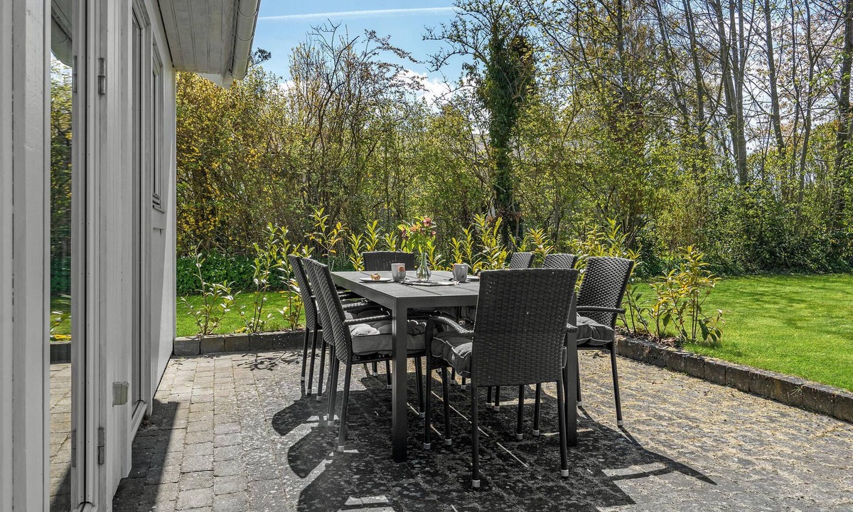 Strøby Ladeplads House | Beautiful wooden house with jacuzzi and large outdoor area.