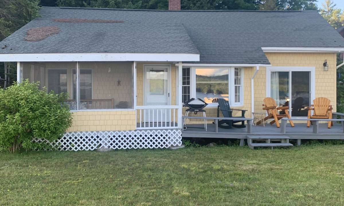 Town of Webb Cottage | Beautiful Yellow Cottage on 4th Lake