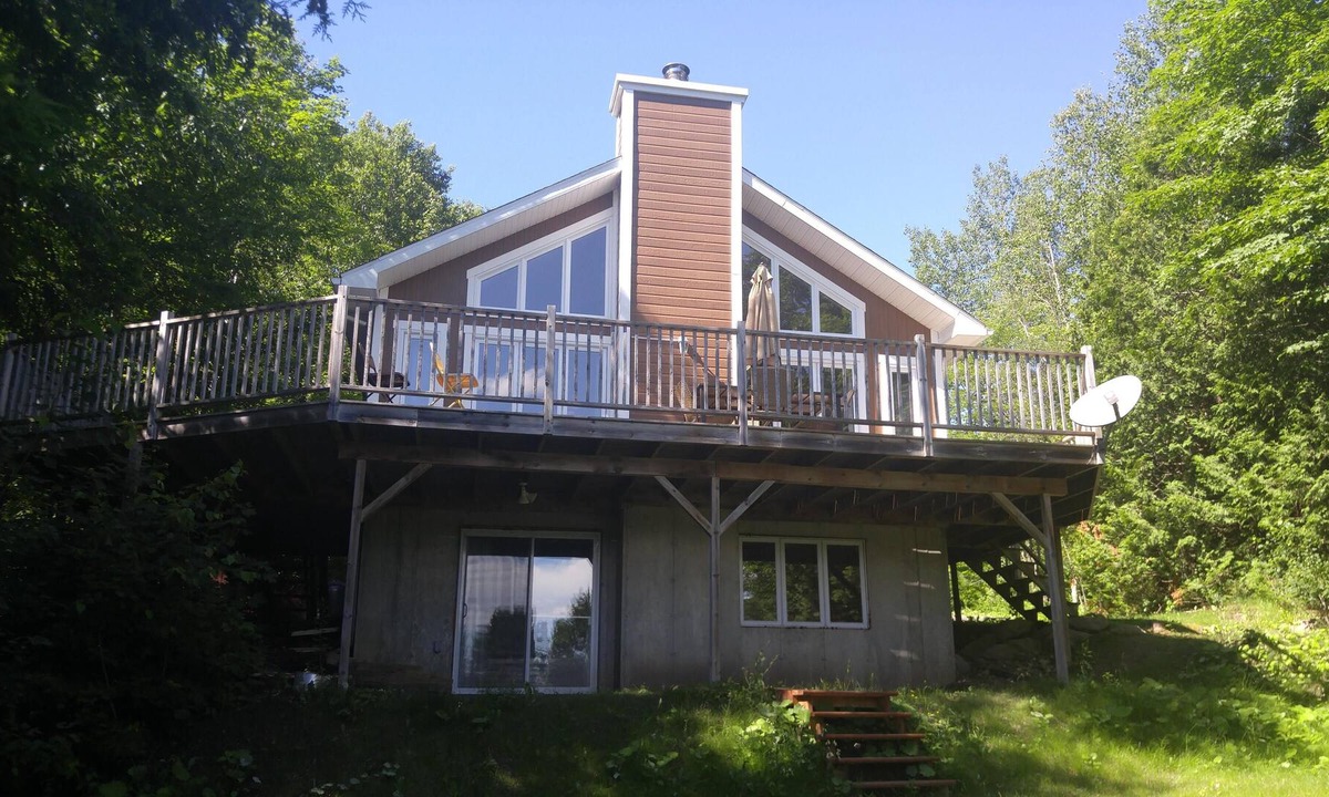 Wentworth-Nord Hotel | Beautiful zen chalet on the water