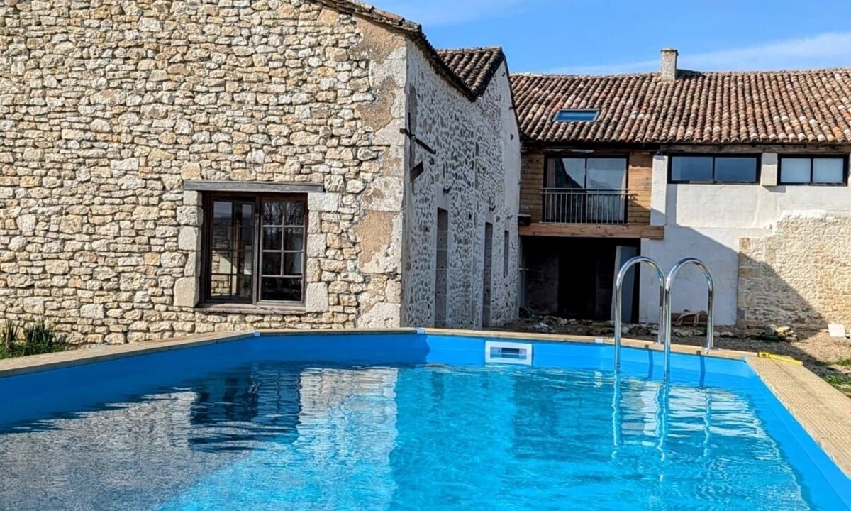 Sigoules House | Beautifully restored stone 4 bedroom farm house near Bergerac airport and Eymet