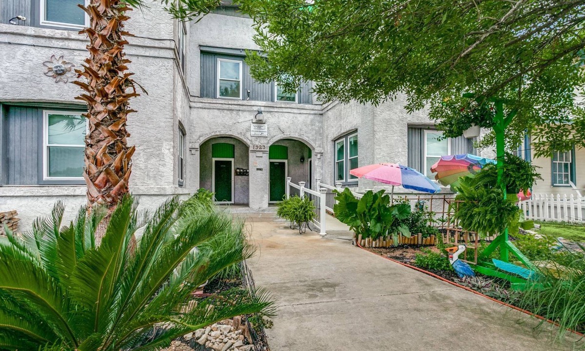 Government Hill Apartment | Beautifully decorated 1-bedroom for long term stay