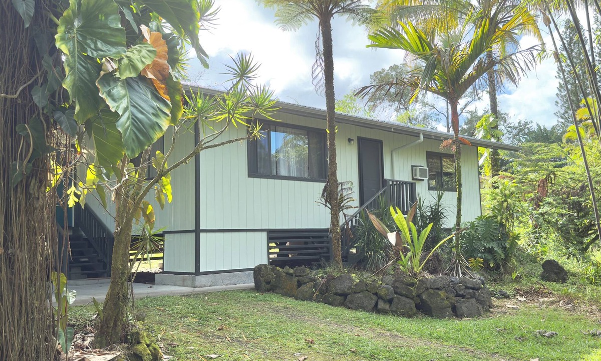 Keaau House | Beautifully Decorated and Remodeled in Hawaiian Paradise Park