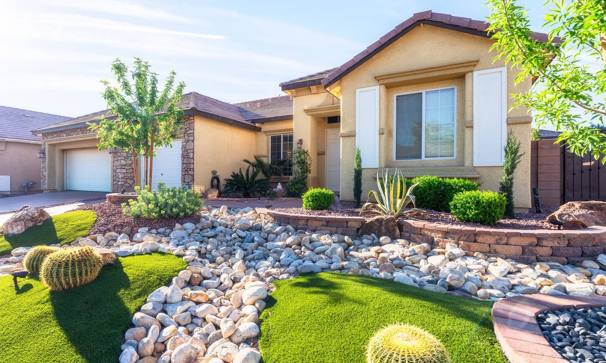 Paradise House | Beautifully decorated everything is new! Spacious single story home.
