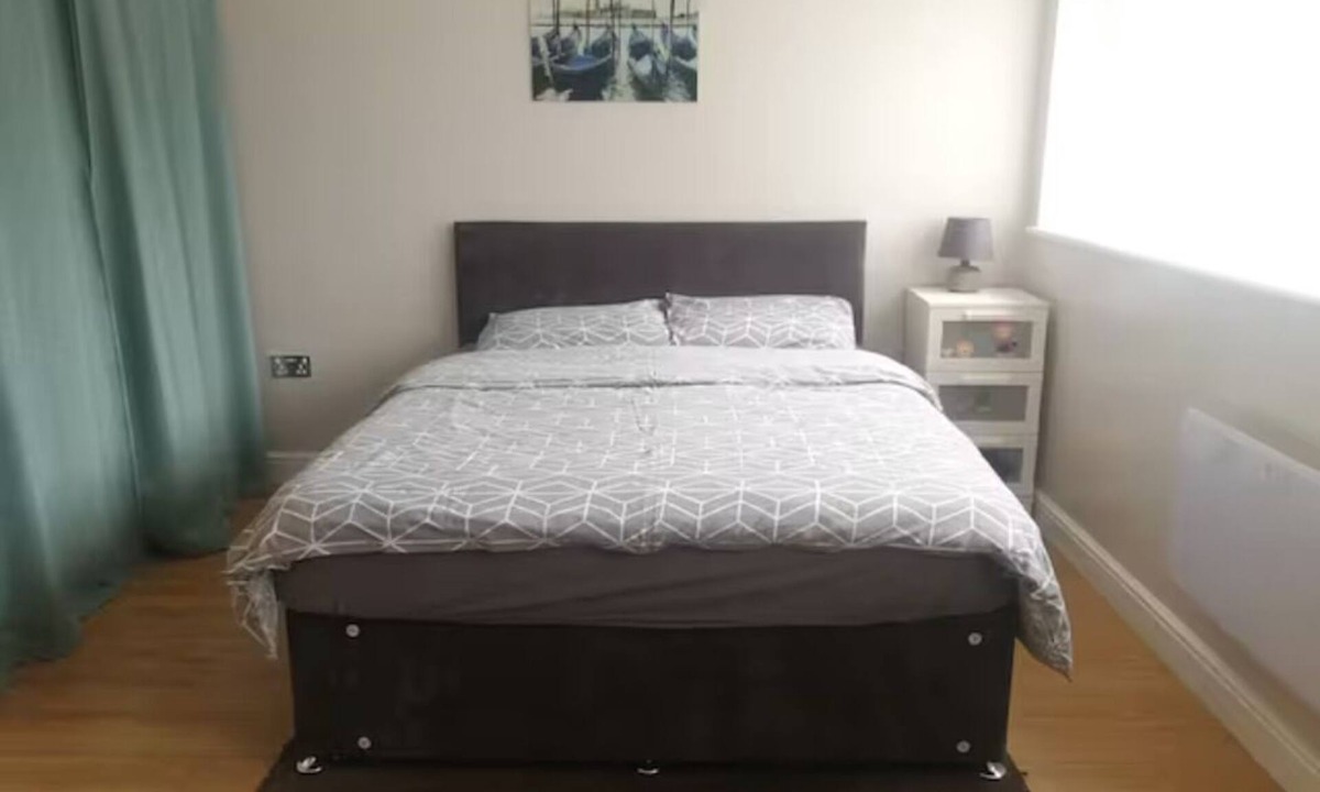 Oakengates House | Beautifully Designed Studio/house in Telford