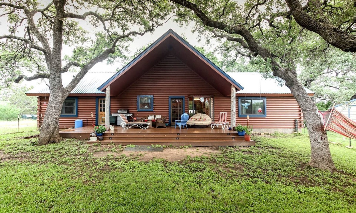 Naumanns Camp Cabin | Beautifully Furnished Country Log Cabin Rental near Austin, Texas