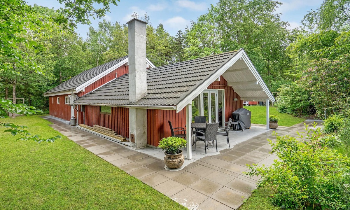 Gistrup House | Beautifully located house in Lundby Krat with plenty of space for 2 persons.