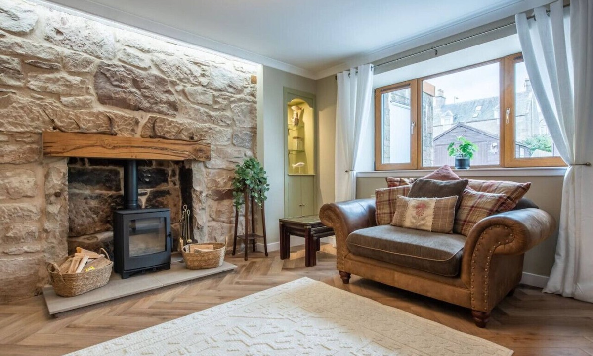 Nairn House | Beautifully presented Cottage by the beach