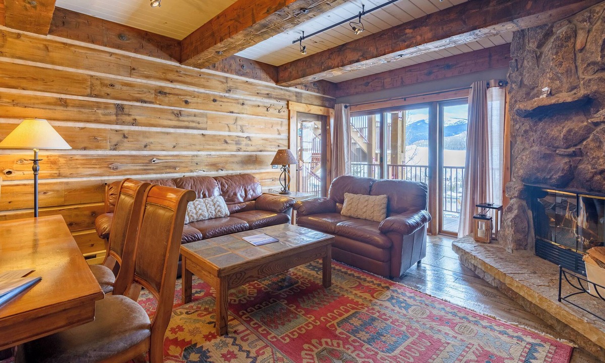 Mount Crested Butte Condo | Beautifully Remodeled Ski-In/Out Condo w/Mountain Views, Fireplace, Balcony
