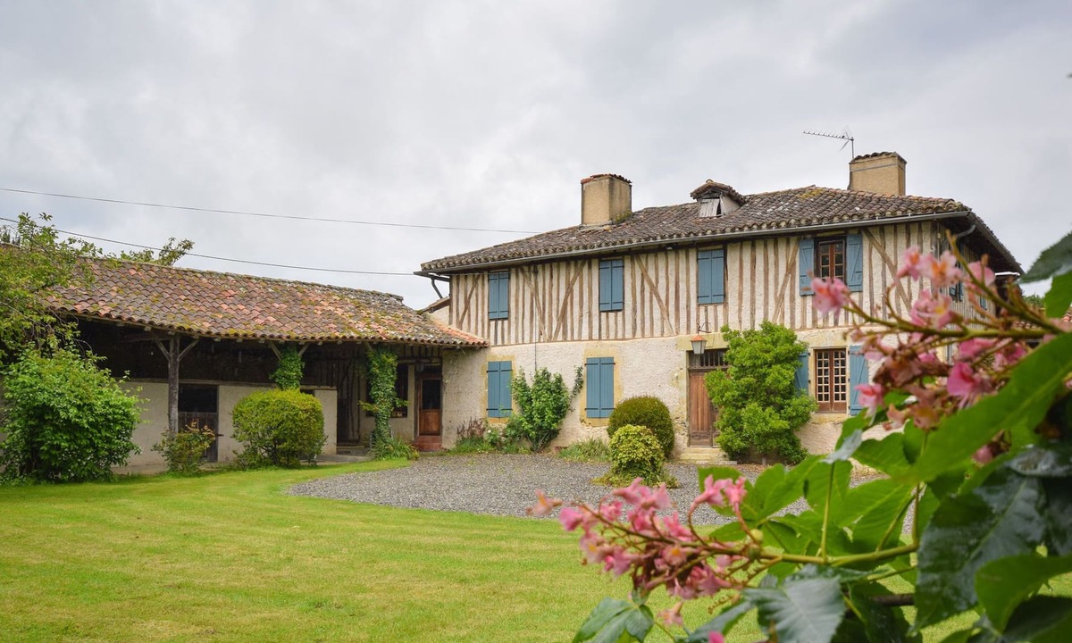 Gaujan Villa | Beautifully renovated and authentic Gascogne villa with private pool.