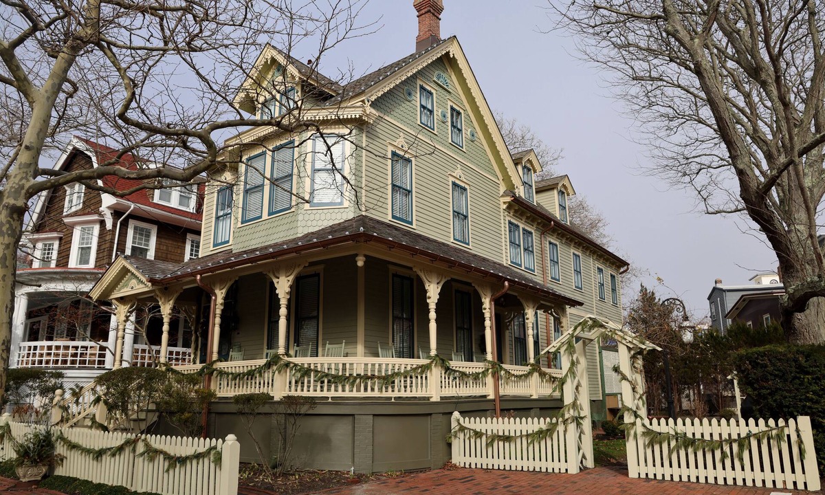 Cape May House | Beautifully Renovated in Heart of Cape May - 1 Block to Beach; 1 Block to Mall