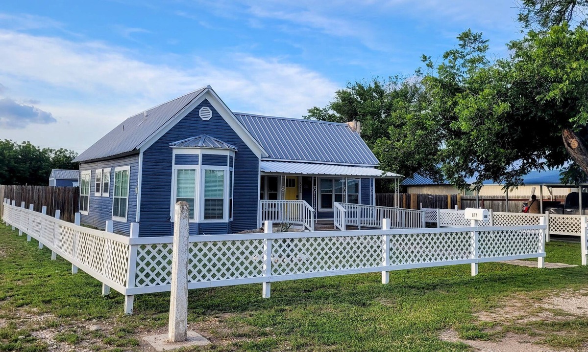 Junction House | Beautifully Renovated Historic Home for 10
