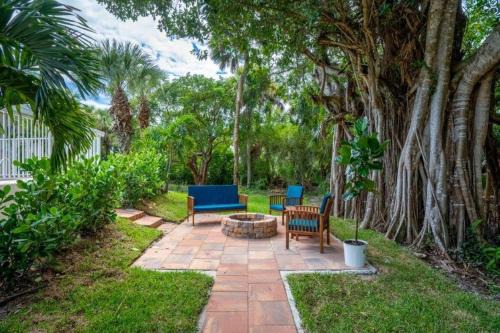 South Beach House | Beautifully Renovated 5 bedroom Vero Beach