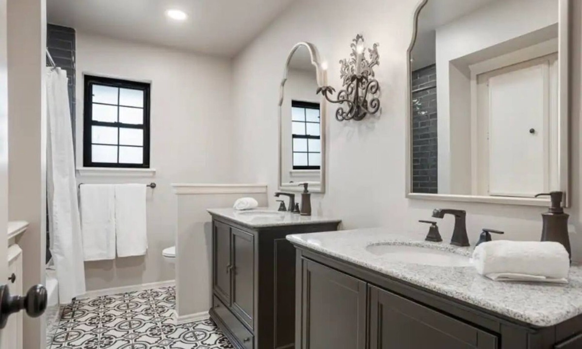 South Tulsa House | Beautifully Renovated with Designer Decor and Spacious Rooms