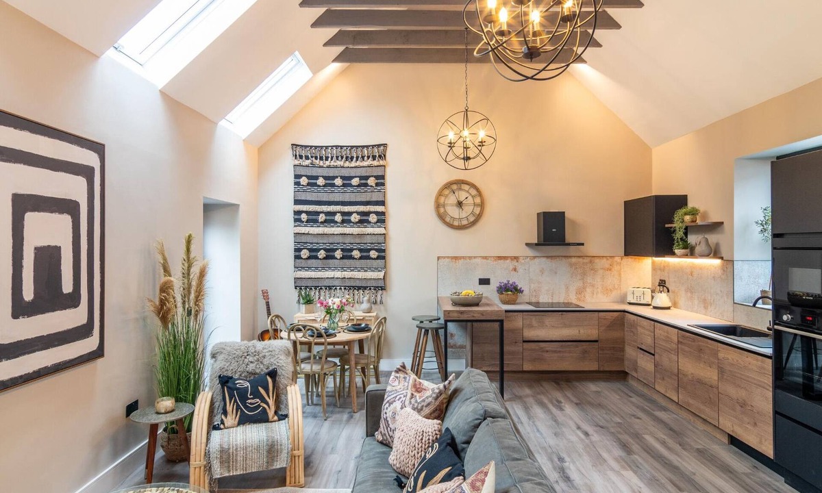 Buchlyvie House | Beautifully restored stables with hot tub