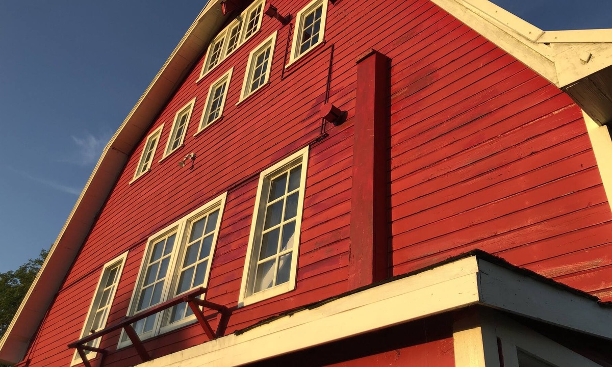 Arlington House | Beautifully Restored Barn