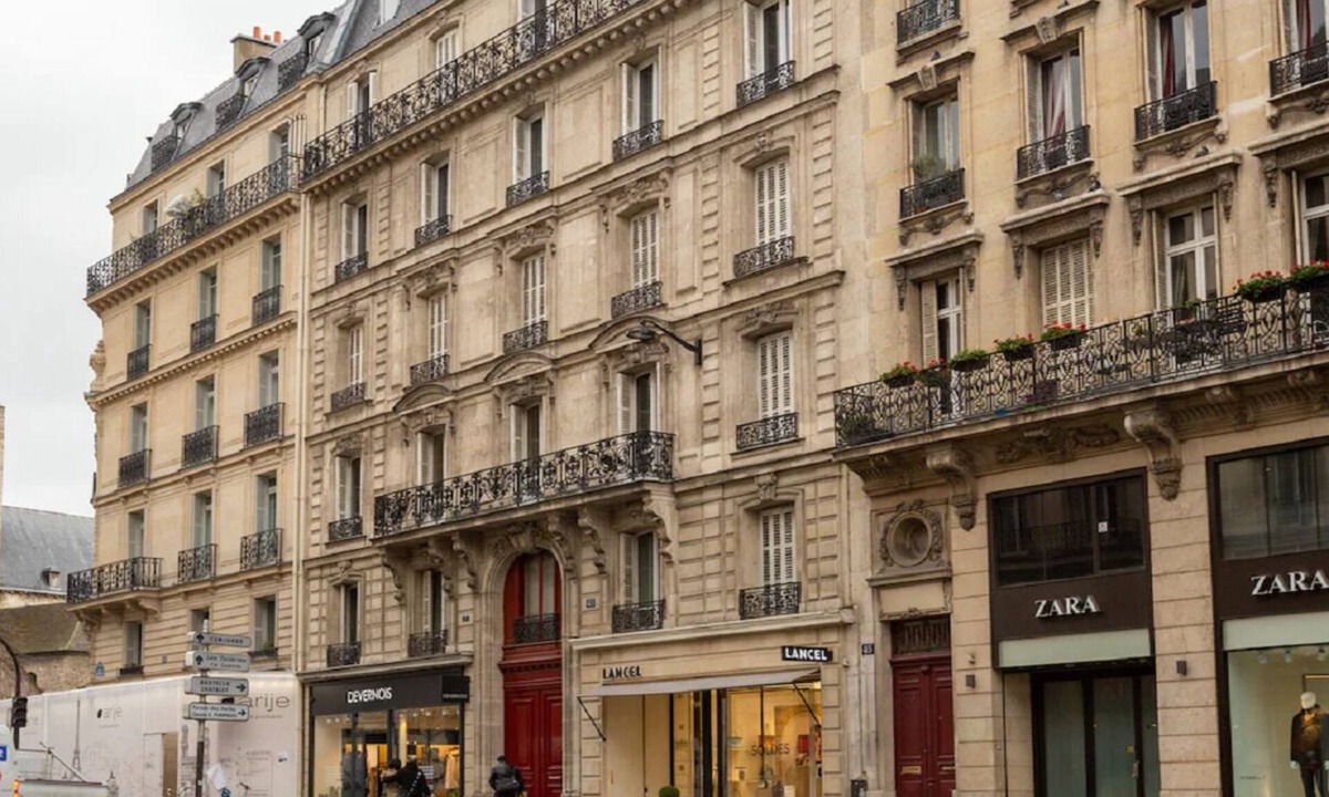 6th Arrondissement Apartment | BEAUTIFULLY VINTAGE- STUNNING ART DECOR IN ST GERMAIN DES PRES
