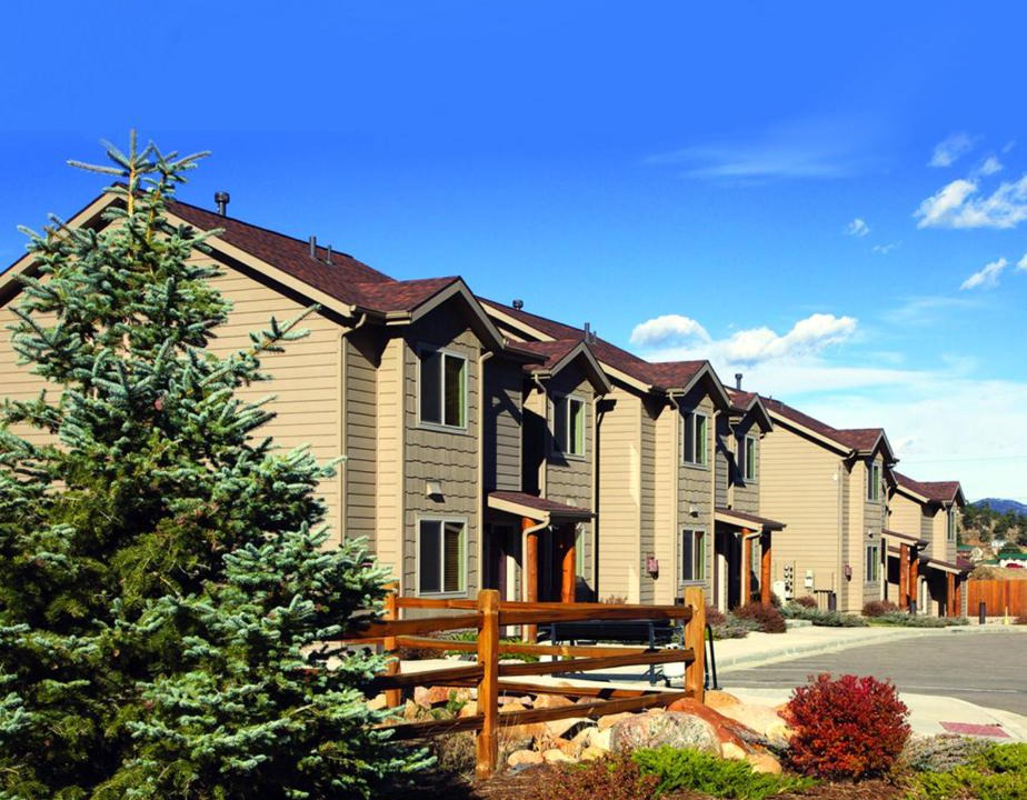 Estes Park Resort | Beaver Brook on the River