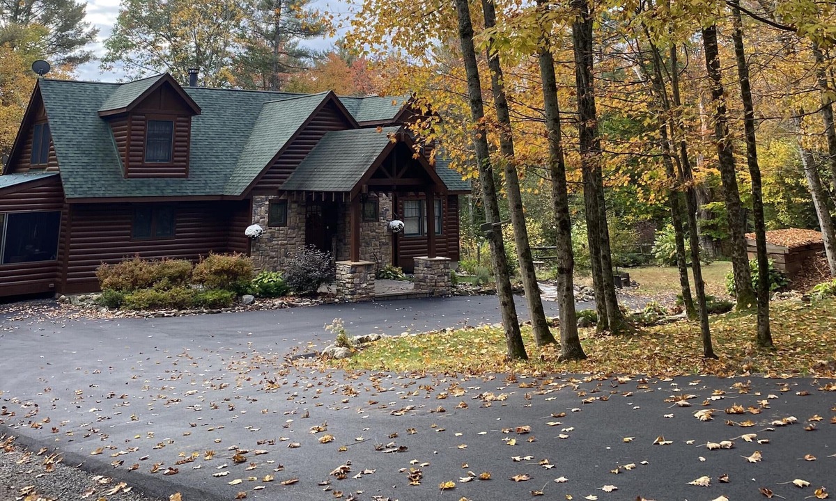 Lake Luzerne House | Beaver Dam Lodge (Lake George Area)