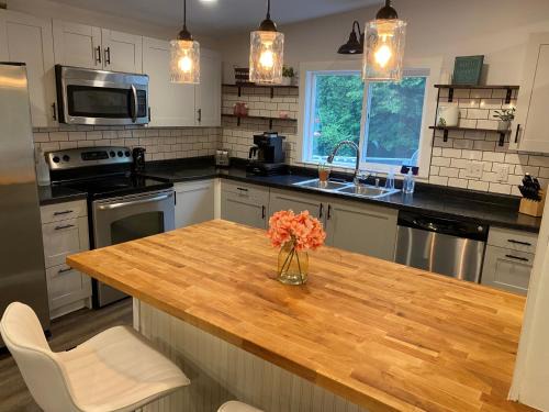Barryton House | Beaver Den Getaway On The Chippewa River