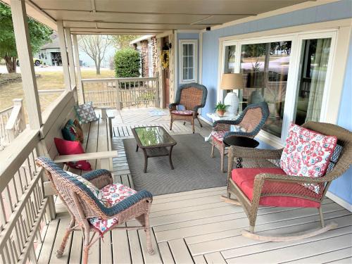 Beaver Shores House | Beaver Lake Getaway