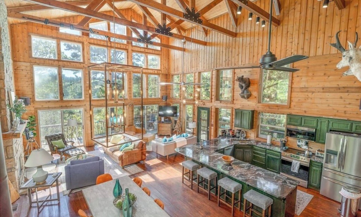 Rambo Riviera House | Beaver Lake Hideaway with Hot Tub and Kayaks