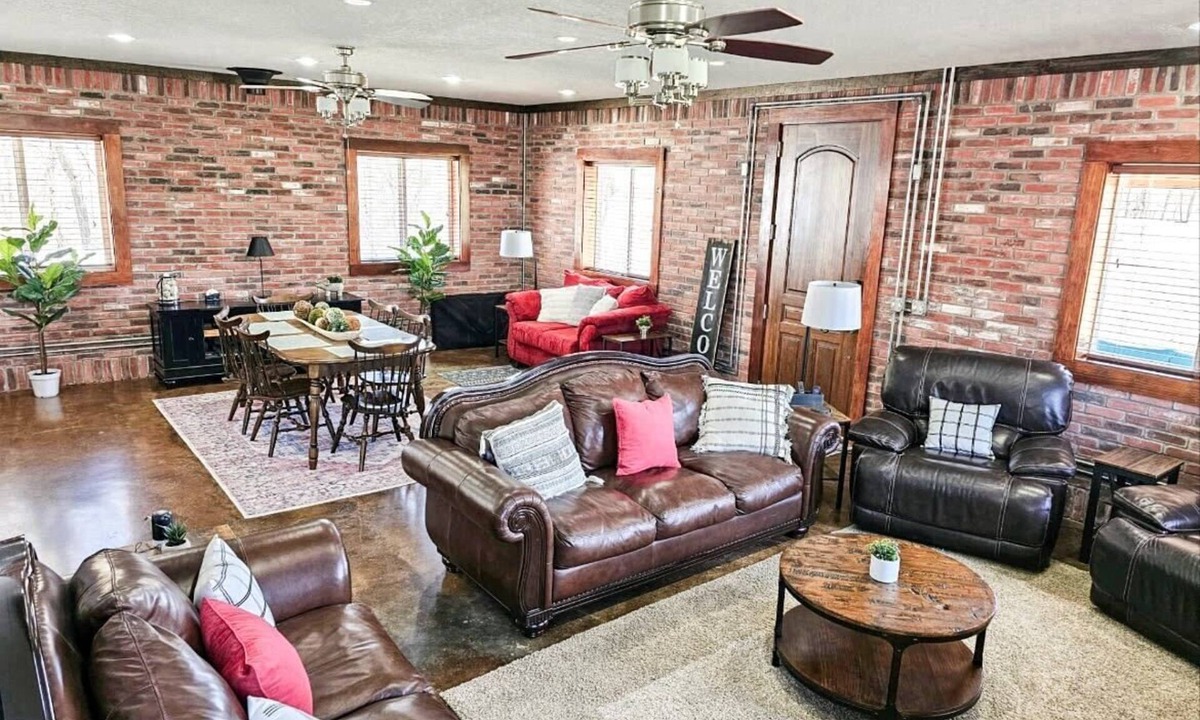 Lowell House | Beaver Lake Retreat