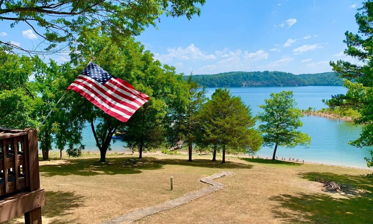Beaver Shores House | Beaver Lake Waterfront