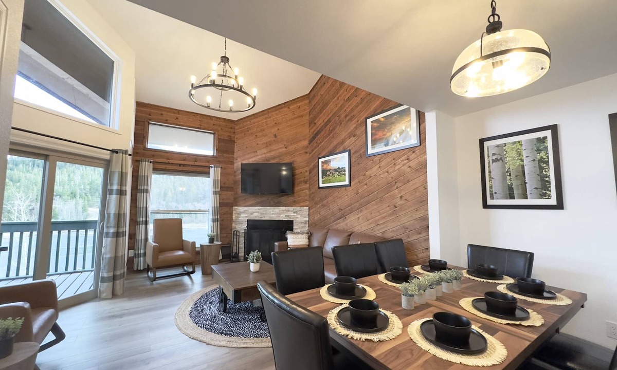 Crystal Lake Hotel | Beaver Meadows Resort Ranch