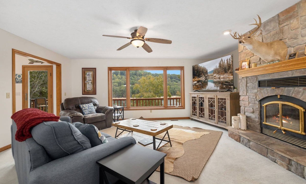 Eureka Springs House | Beavershore-Direct Access to Beaver Lake-Sleeps 12