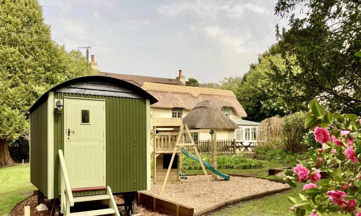 New Forest District Cottage | Beck Cottage and Shepherds Hut New Forest