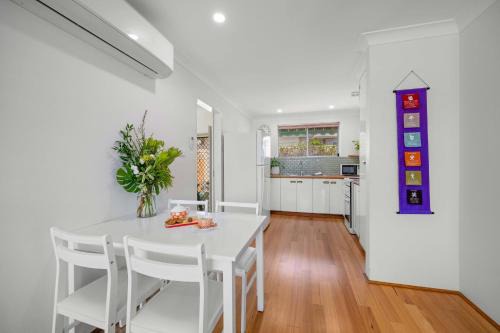 Laurieton Apartment | Becks Hideaway Laurieton - walk everywhere