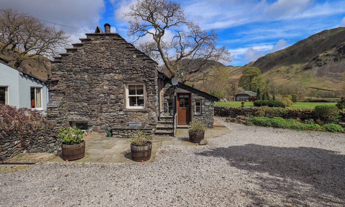 Penrith Cottage | BECKSIDE STUDIO, family friendly, with open fire in Ullswater