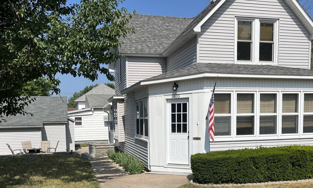 Prairie Du Chien House | Becwar House . . . at the Mississippi River